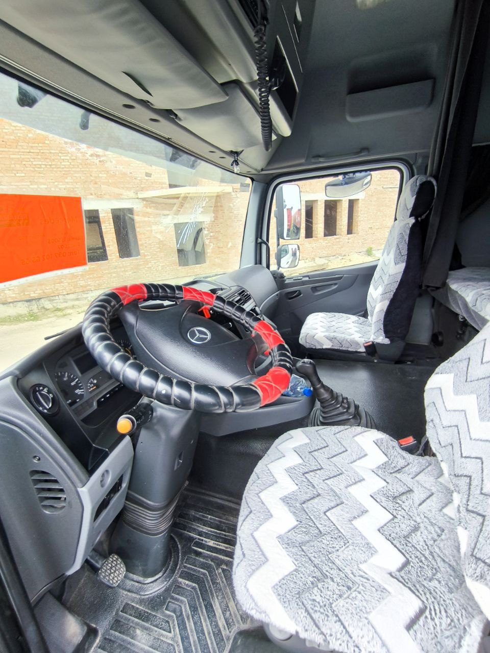 Mercedes-Benz AXOR 1836 LS