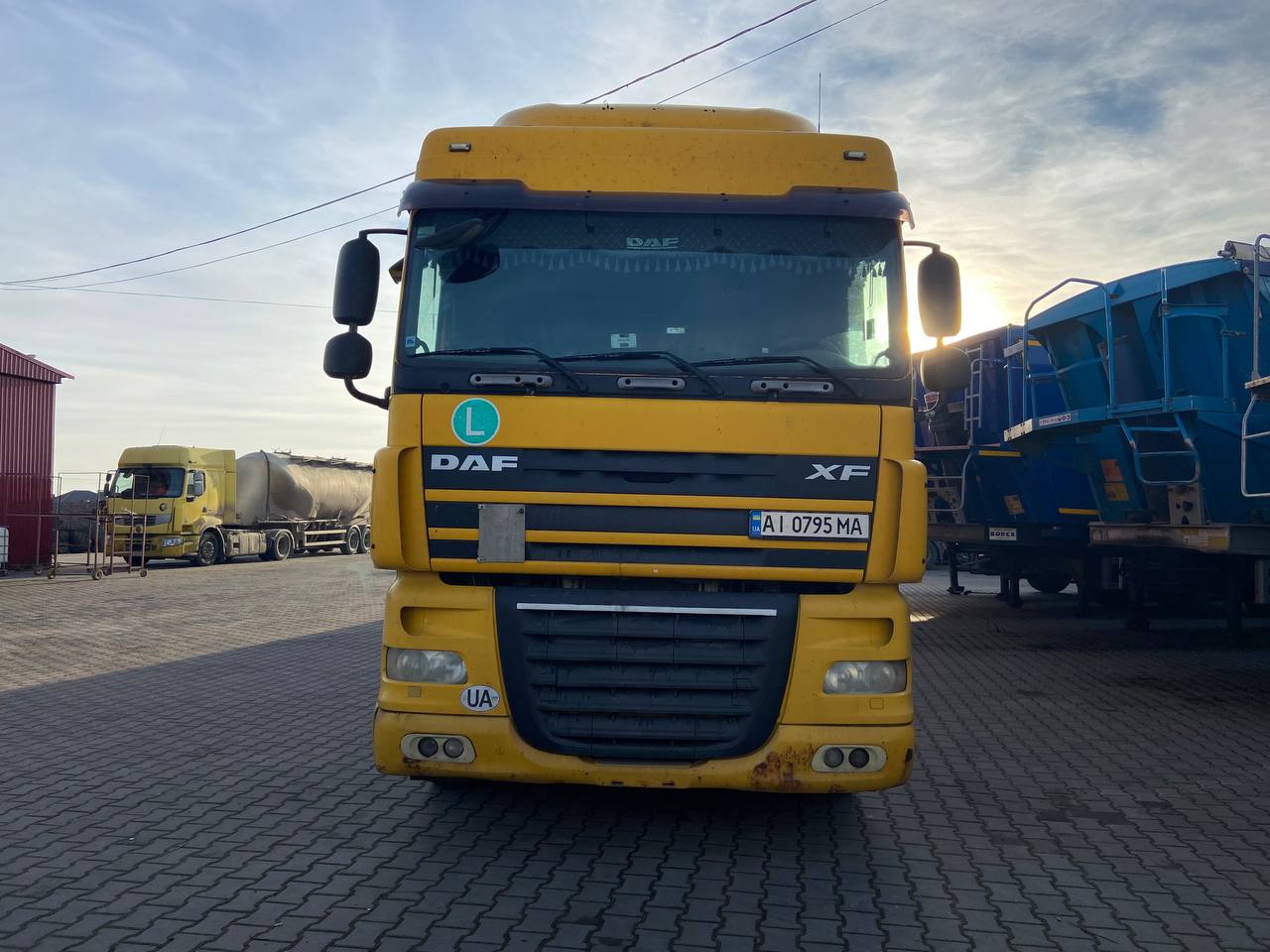 Тентований DAF XF 105.410