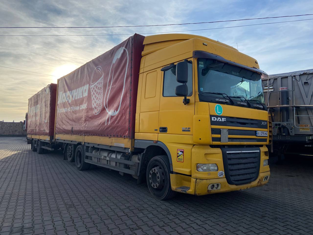 Тентований DAF XF 105.410