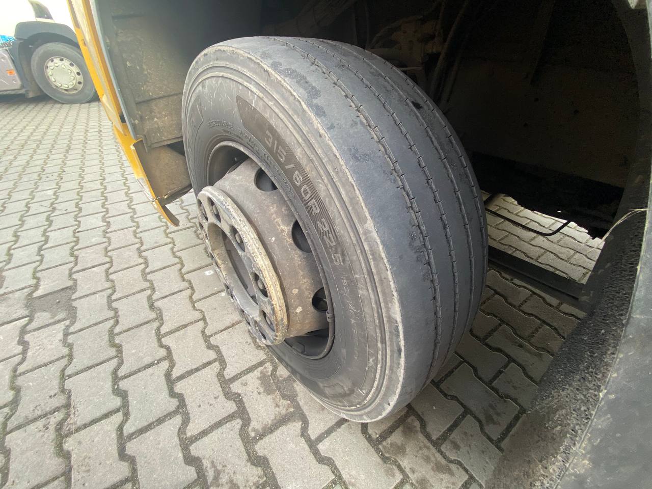 Тентований DAF XF 105.410