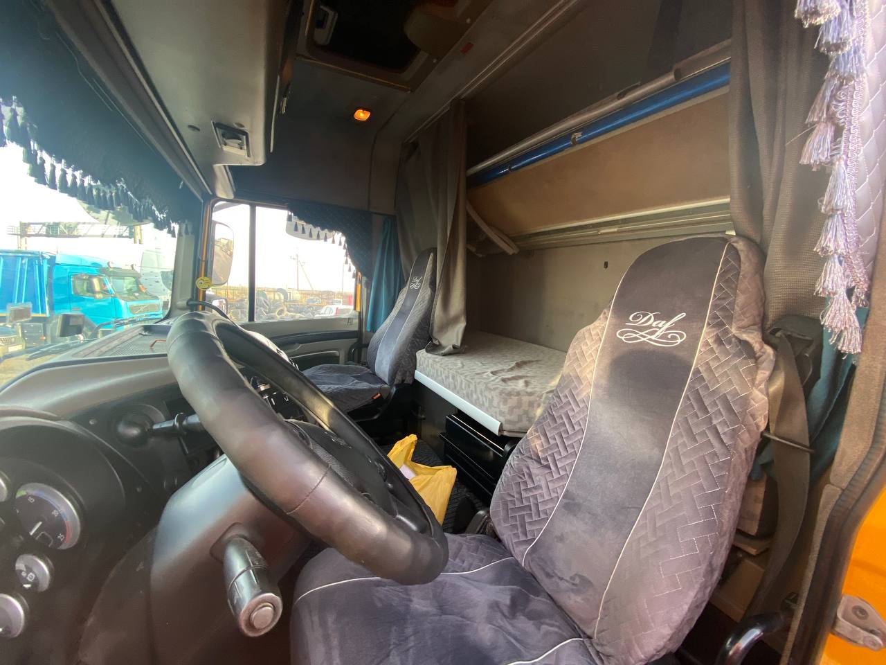Тентований DAF XF 105.410