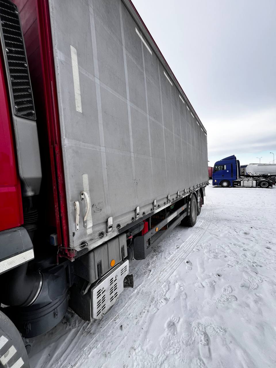 Тентований IVECO STRALIS 400