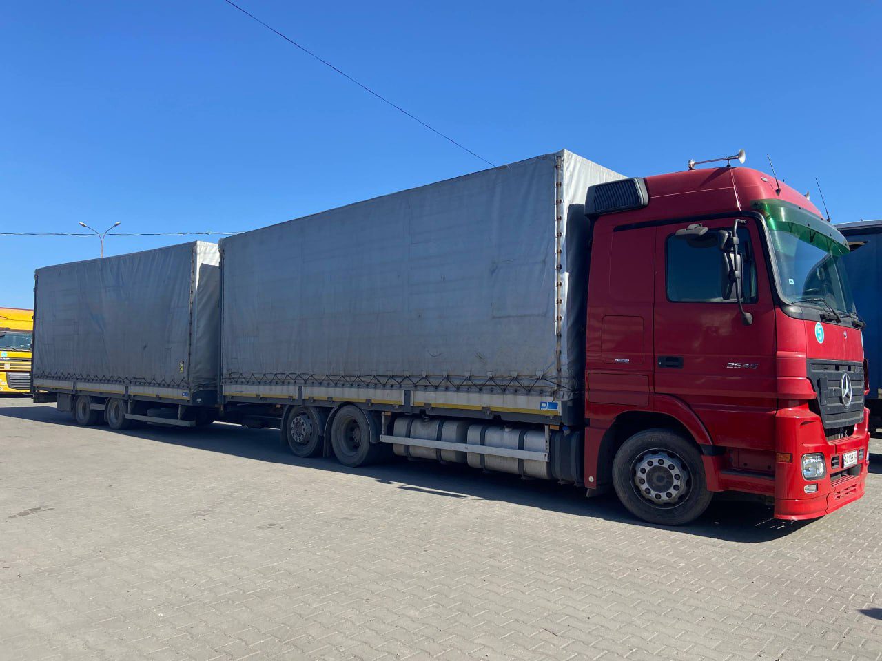 Тентований Mercedes-Benz ACTROS 2546L
