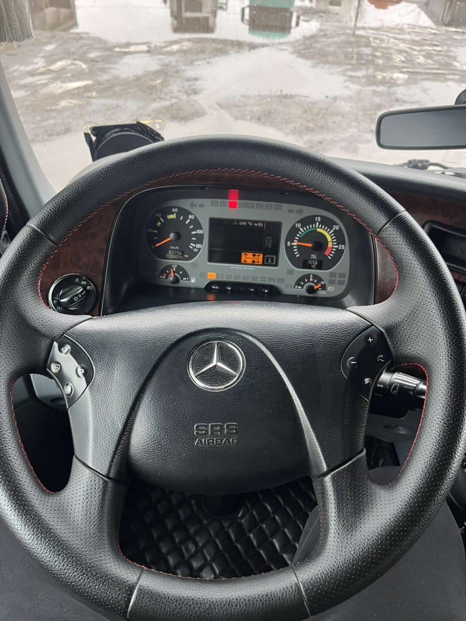 Тентований Mercedes-Benz ACTROS 2544