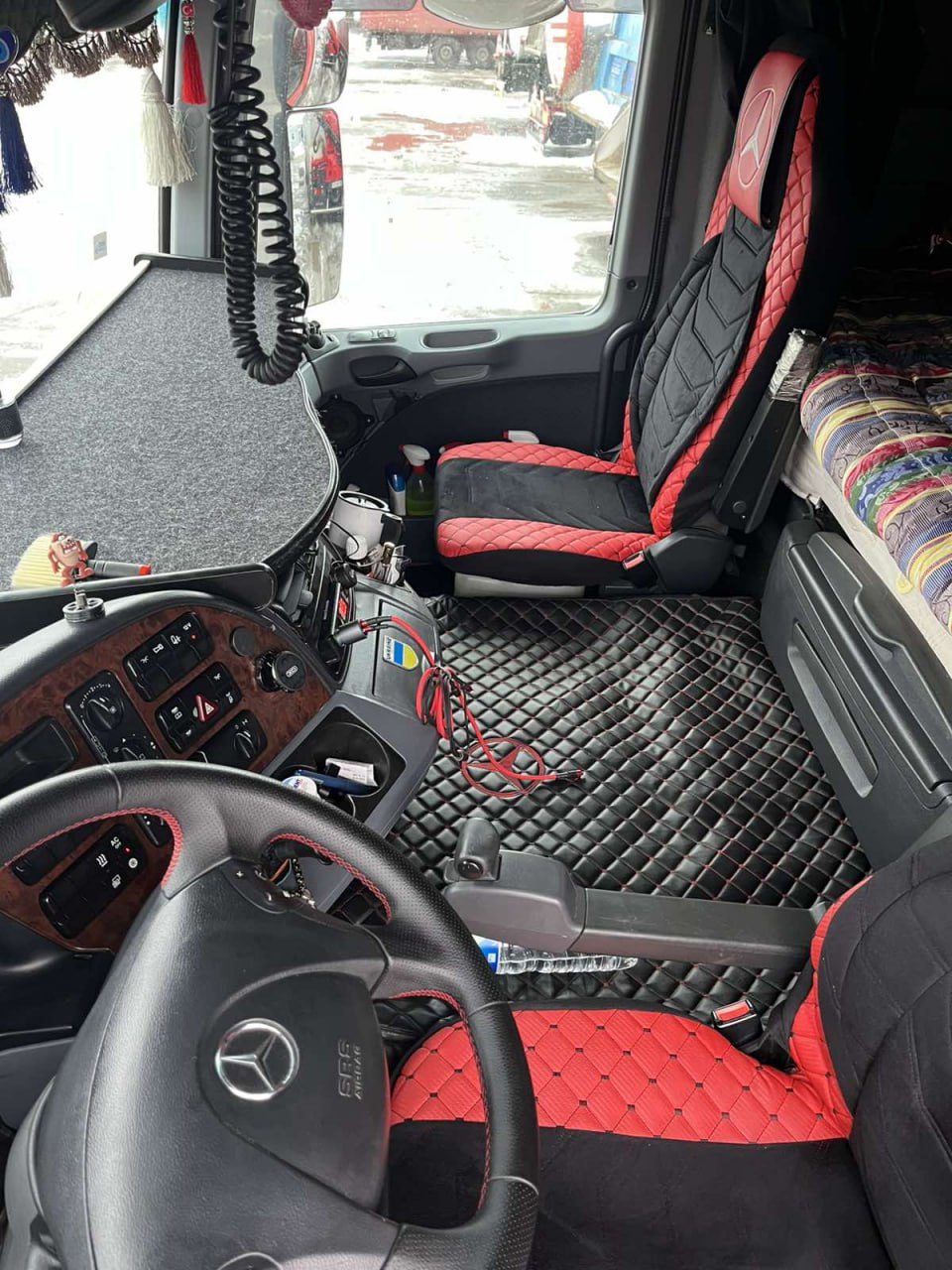 Тентований Mercedes-Benz ACTROS 2544