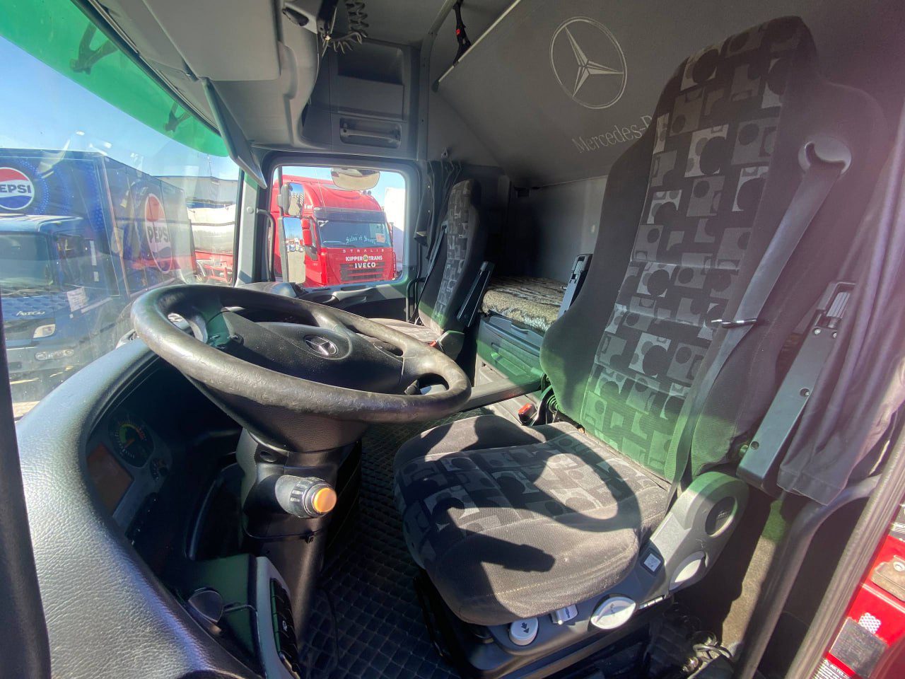 Тентований Mercedes-Benz ACTROS 2546L