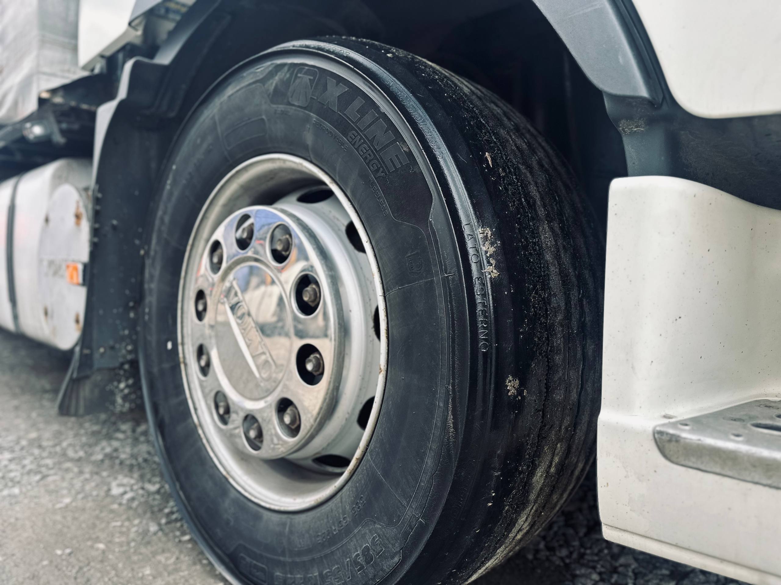 Тентований Volvo FH 13.440