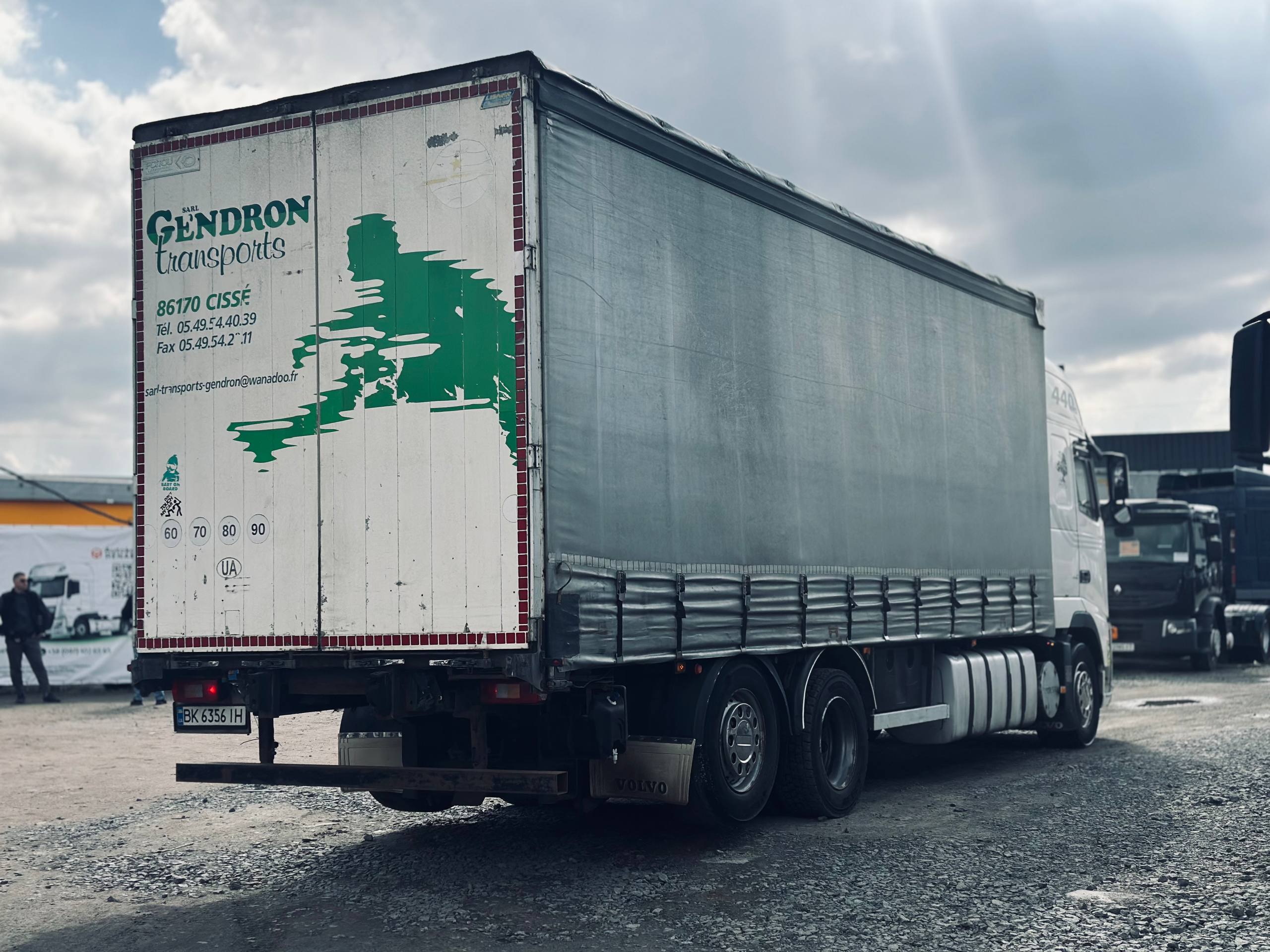 Тентований Volvo FH 13.440