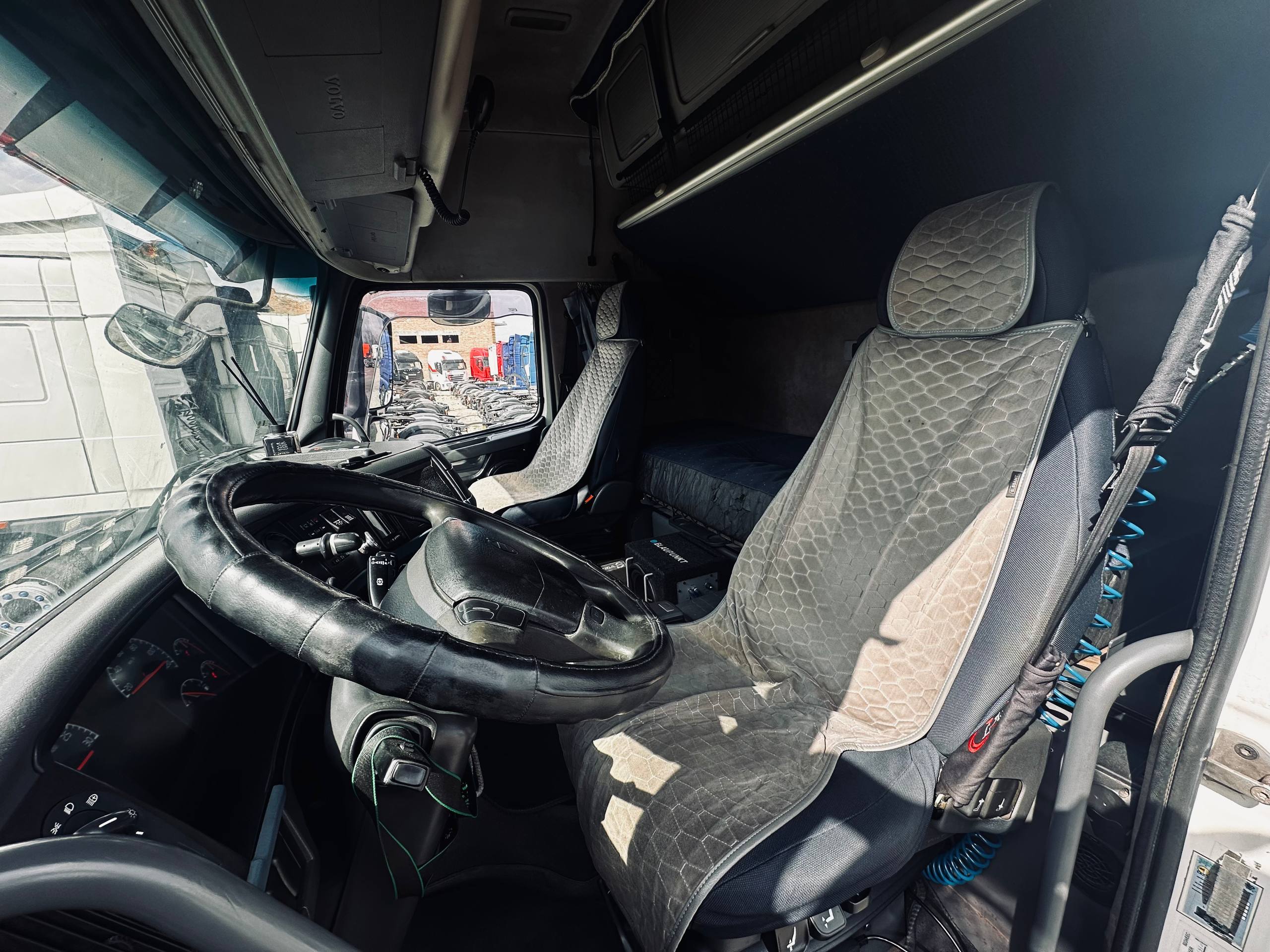 Тентований Volvo FH 13.440