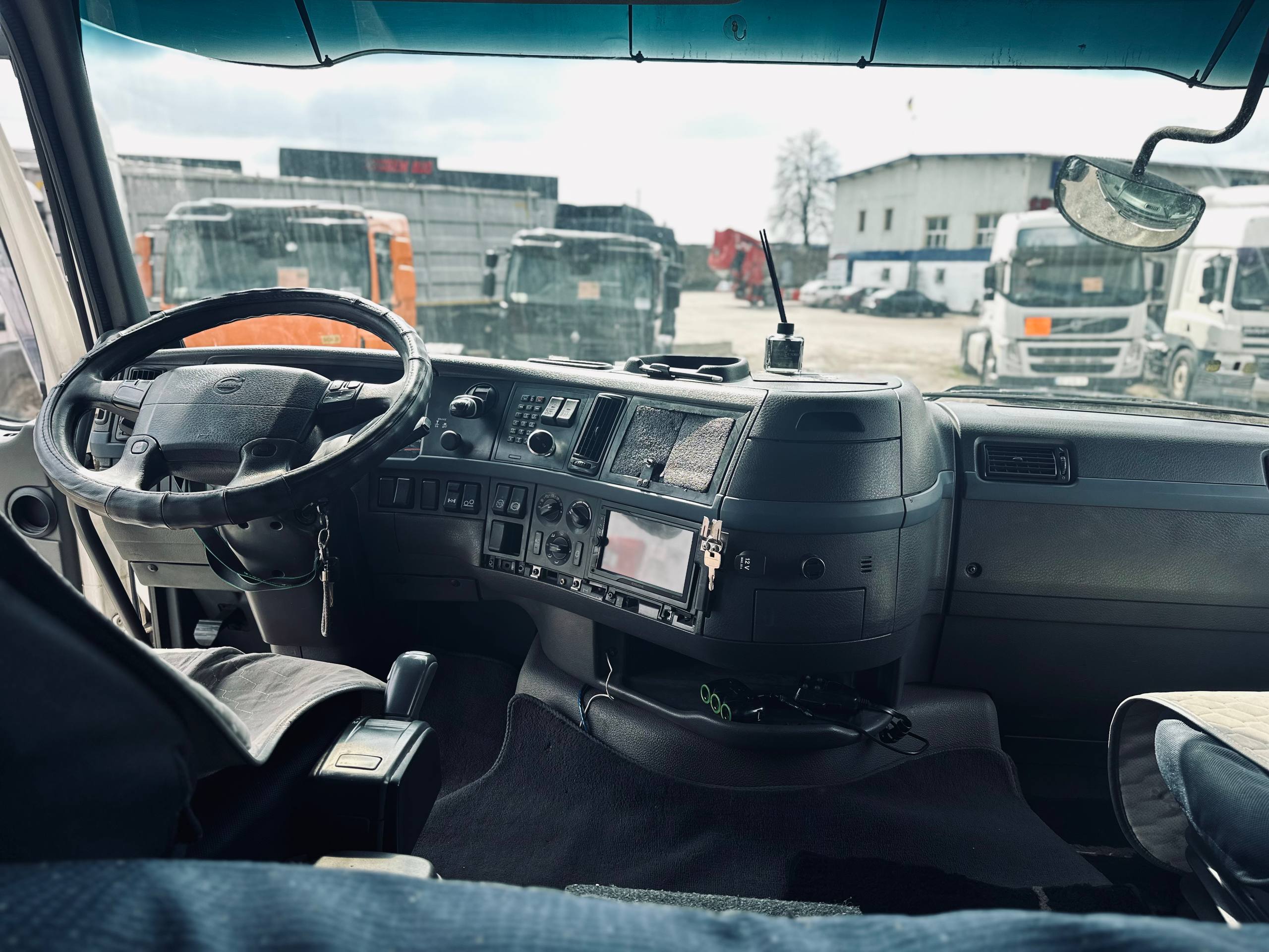Тентований Volvo FH 13.440