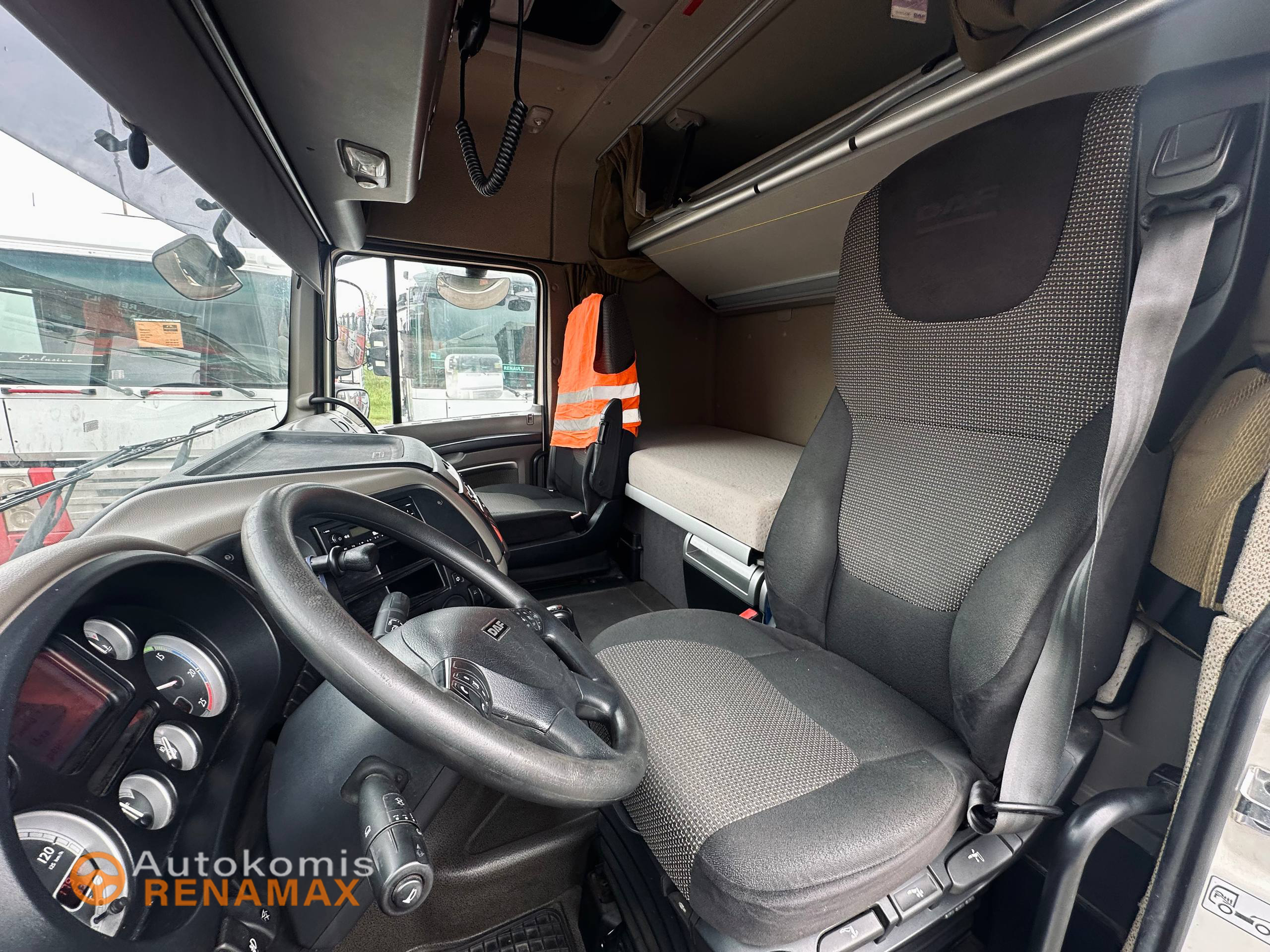 Тентований DAF XF 105.510 FAR