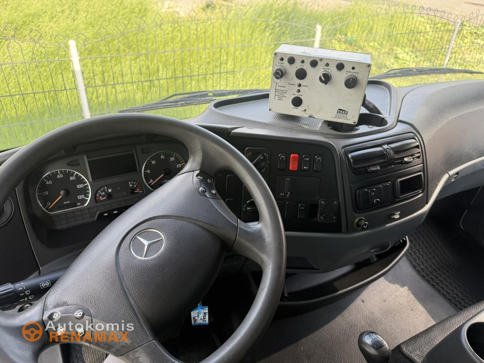 Сміттєвоз Mercedes-Benz ATEGO 818