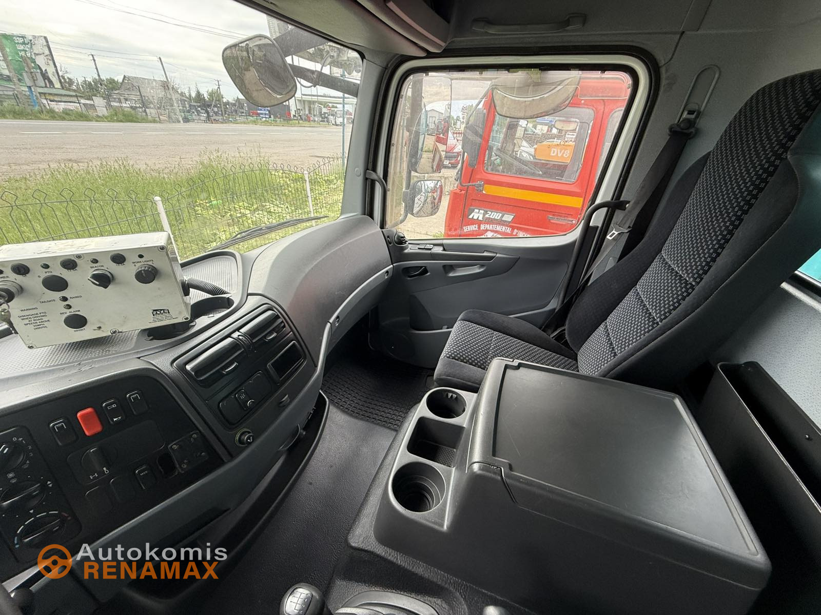 Сміттєвоз Mercedes-Benz ATEGO 818