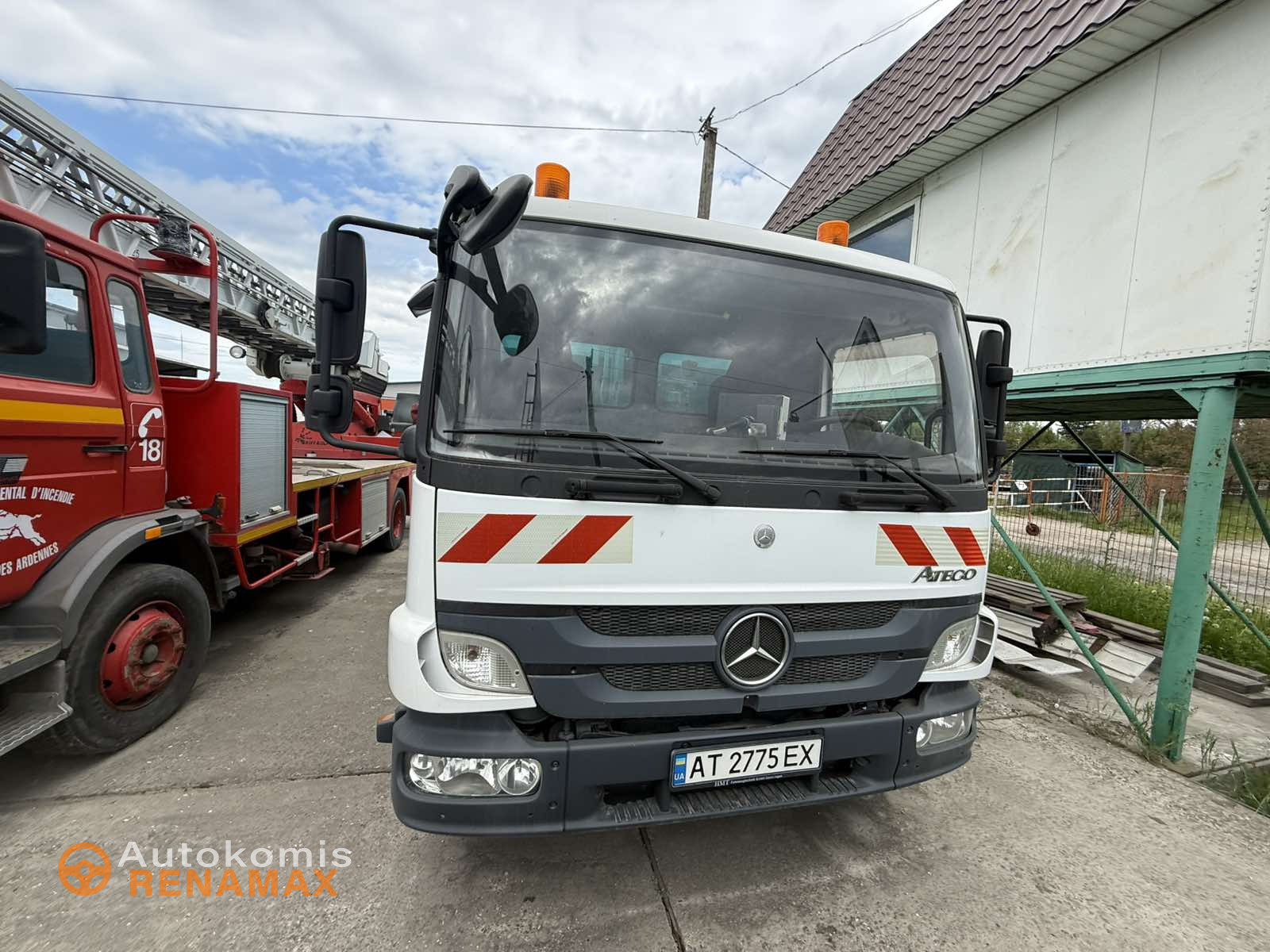 Сміттєвоз Mercedes-Benz ATEGO 818