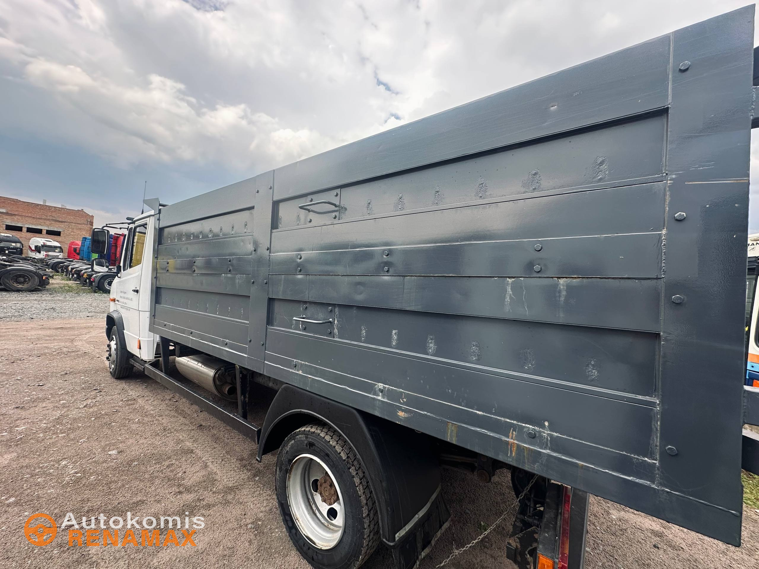 Самоскид Mercedes-Benz Vario 816 D