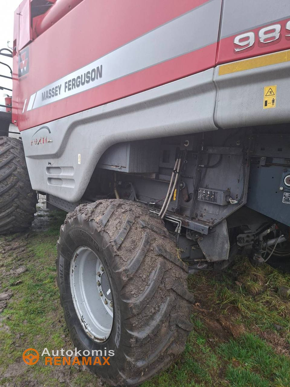 Комбайн Massey Ferguson 9895